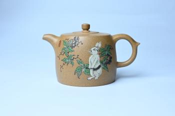 美壶定制紫砂壶 紫砂壶特惠 精致特好黄段泥井栏壶 泥绘祥瑞兔子 惠风和畅 寓意吉祥好运常来 原矿段泥 - 紫砂壶信息网